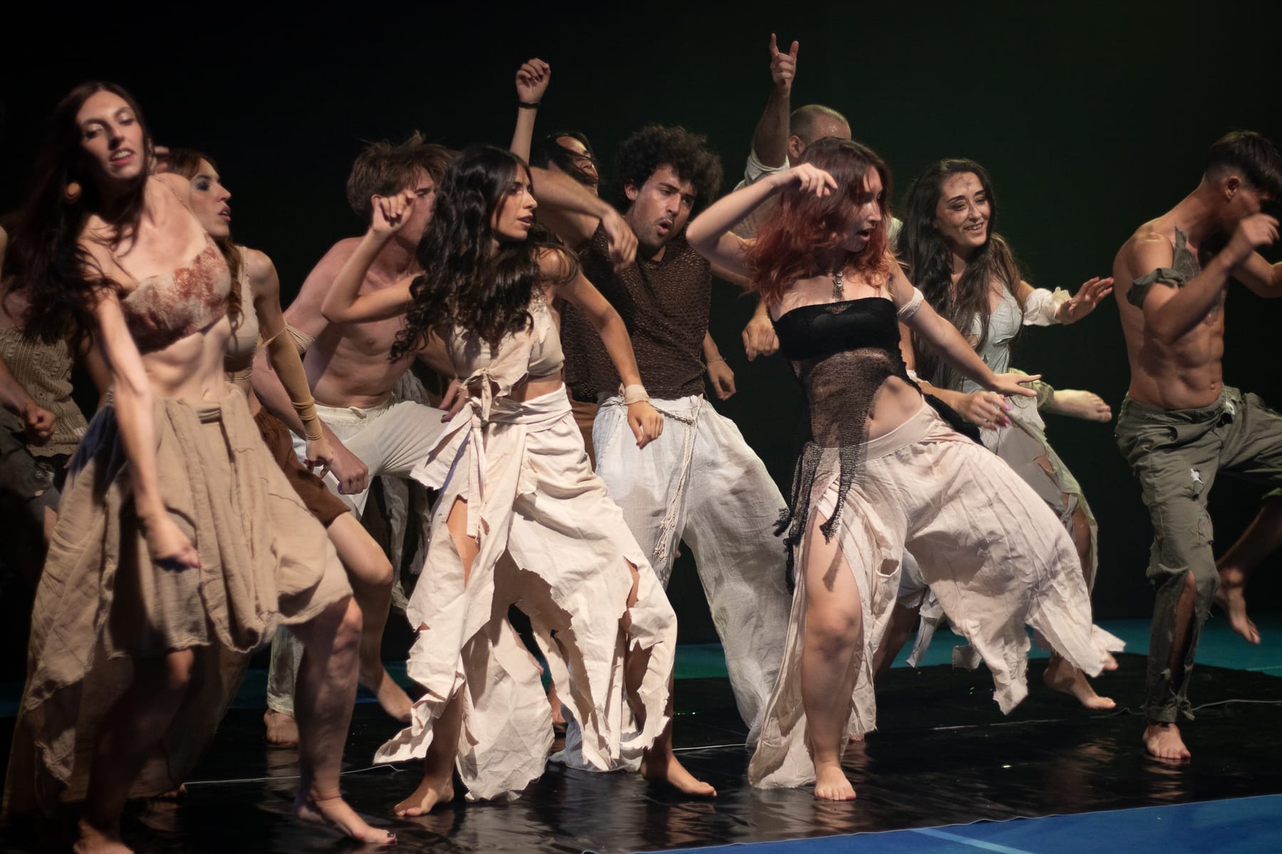 Basi di Teatro Danza: un gruppo che si muove come uno solo