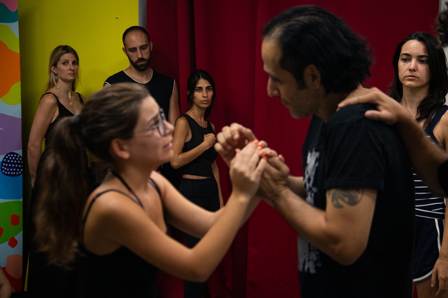 Le prove di Talenti Stravaganti: fidarsi, tenendosi per mano