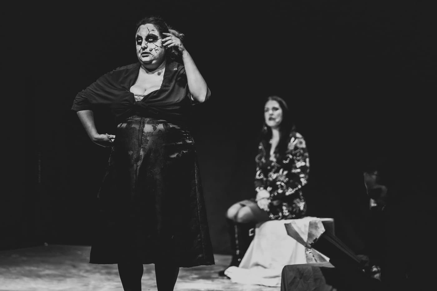 Teresa Castello, attrice e insegnante di recitazione: le prime volte su un palco vero